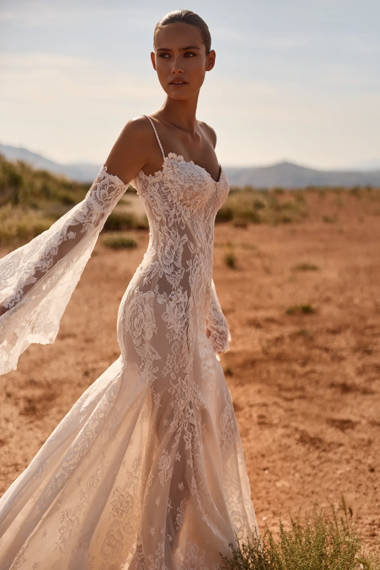 Νυφικό Carmen από τη συλλογή TEN SHADES OF WHITE